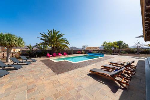 Oasis Villa With Swimming Pool In 4000m2 Garden