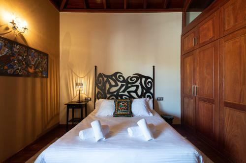 Oasis Villa With Swimming Pool In 4000m2 Garden