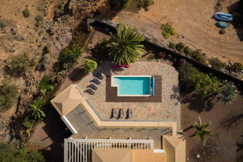 Oasis Villa With Swimming Pool In 4000m2 Garden