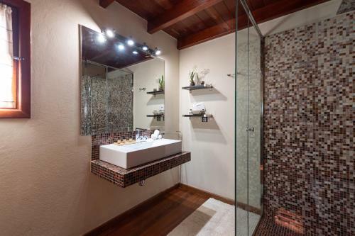 Oasis Villa With Swimming Pool In 4000m2 Garden