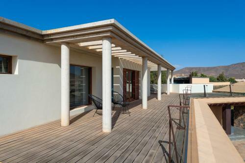 Oasis Villa With Swimming Pool In 4000m2 Garden