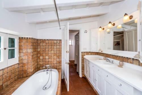 Trebeluger Villa Sleeps 14 With Pool And Air Con