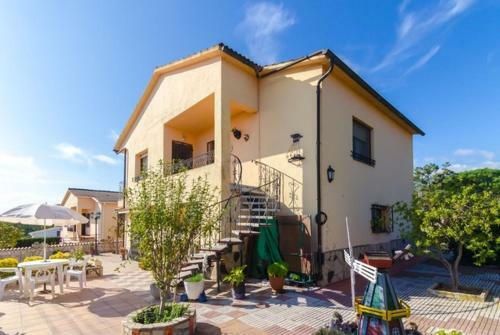 Vallcanera Villa Sleeps 5 Pool