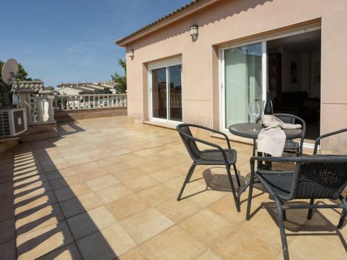 Premium Holiday Home In El Vendrell With Swimming Pool