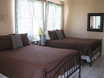Hotel Lazy Parrot Inn