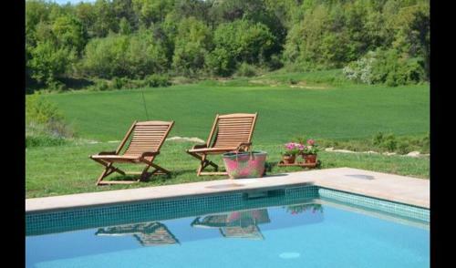 Vic Villa Sleeps 8 With Pool