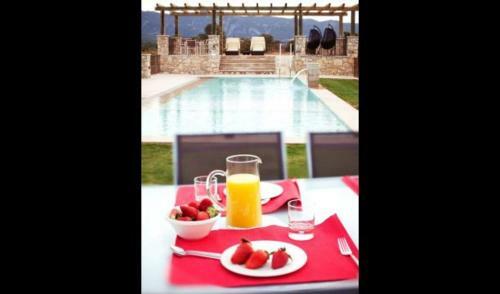 Villa In El Vilosell Sleeps 6 With Pool And Air Con