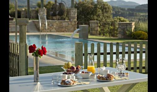 Villa In El Vilosell Sleeps 6 With Pool And Air Con