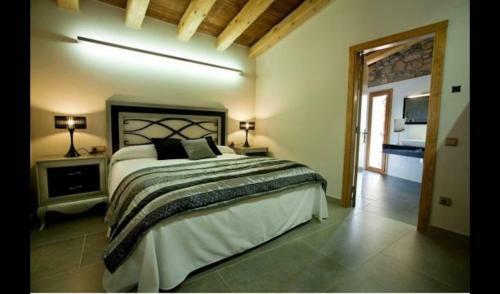 Villa In El Vilosell Sleeps 6 With Pool And Air Con