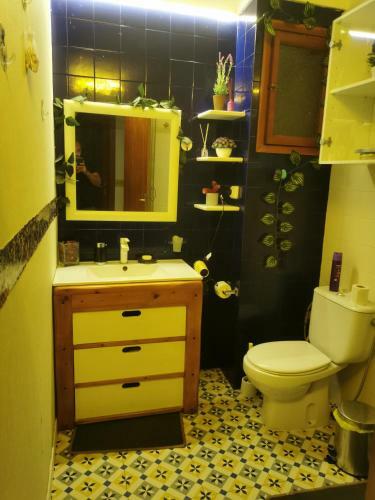 Hostal Room In Guest Room - Private Individual Room With Exit Terrace And Shared Bathroom