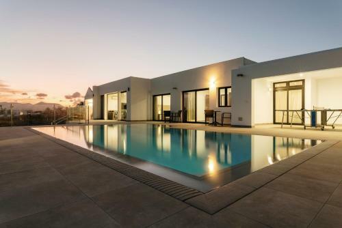 Causel - Luxury Villa With Hot Tub