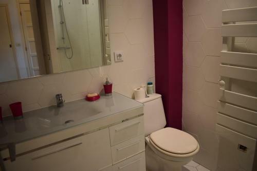 Apartamento En Planta Baja Directo Al Canal Ref 81