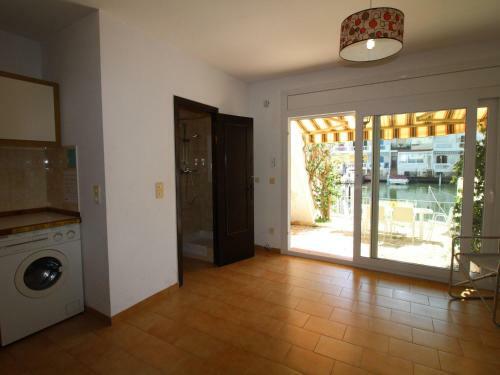Cozy Holiday Home In Empuriabrava With Terrace
