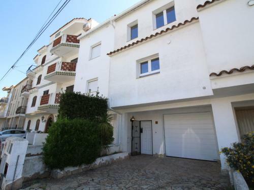 Cozy Holiday Home In Empuriabrava With Terrace