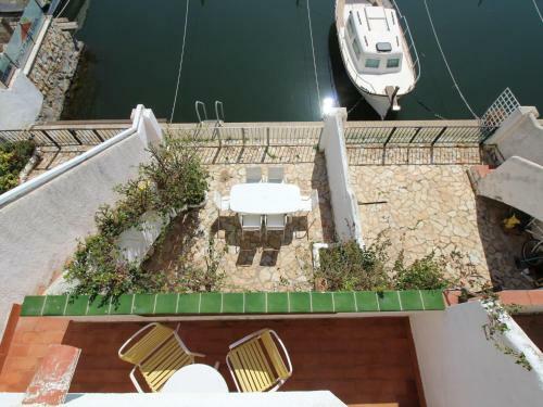 Cozy Holiday Home In Empuriabrava With Terrace