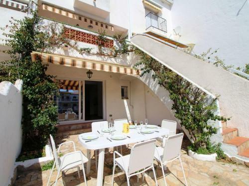 Cozy Holiday Home In Empuriabrava With Terrace