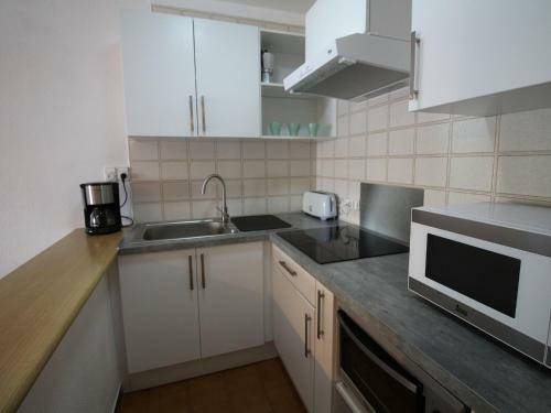2 Bedroom Apartment Within Walking Distance To The Beach