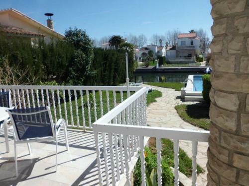 Casa 4 Dormitorios Con Amarre Y Piscina Privados Ref 346