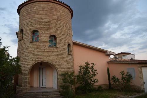 Casa 4 Dormitorios Con Amarre Y Piscina Privados Ref 346