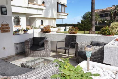 Lets In The Sun Los Flamingos Apartment