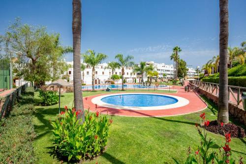 Lets In The Sun - Navigolf Apartment