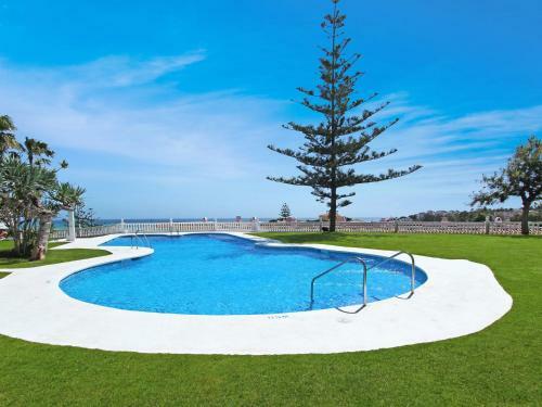 Appealing Holiday Home In Las Lagunas de Mijas With Pool