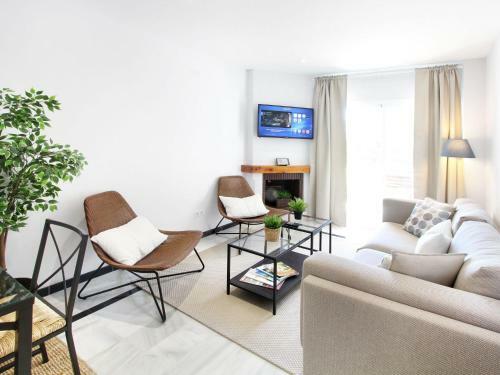Appealing Holiday Home In Las Lagunas de Mijas With Pool