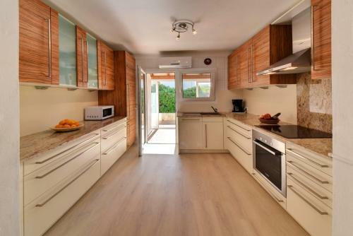 Cala D'or Villa Sleeps 6 With Pool Air Con And Wifi