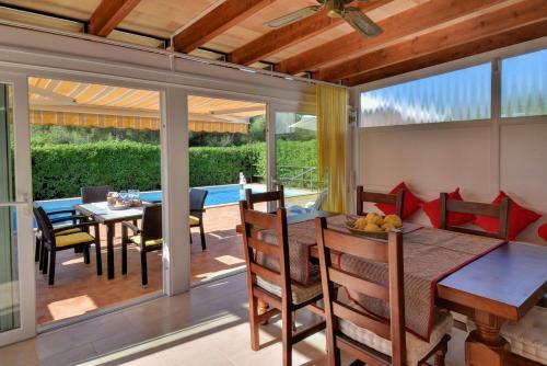 Cala D'or Villa Sleeps 6 With Pool Air Con And Wifi