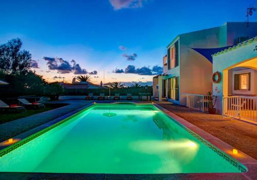 Villa Sargantana Negra / Pamelas