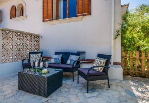 Playa de Muro Villa Sleeps 8 With Air Con