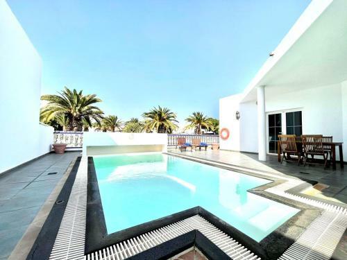 Villa Con Piscina Privada Y Terraza En Lanzarote