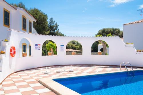 Apartamento Con Terraza Privada En Calan Bosch-c8
