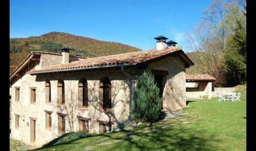 Sant Pau de Seguries Villa Sleeps 14 With Pool
