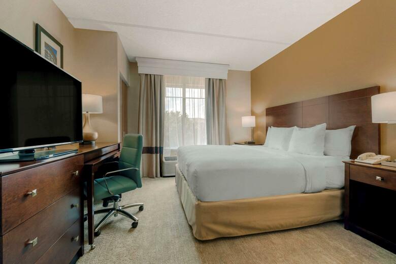 Hotel Comfort Suites Universal Studios Area