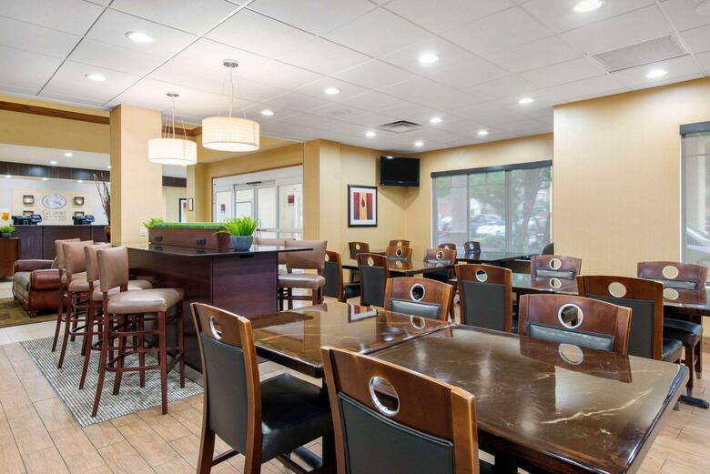 Hotel Comfort Suites Universal Studios Area