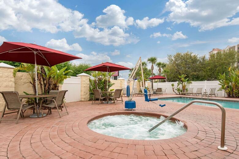 Hotel Comfort Suites Universal Studios Area