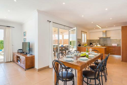Gris 4 Bedroom Villa, Cala'n Forcat
