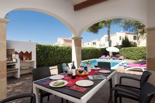 Alondra 3 Bedroom Villa, Cala'n Blanes
