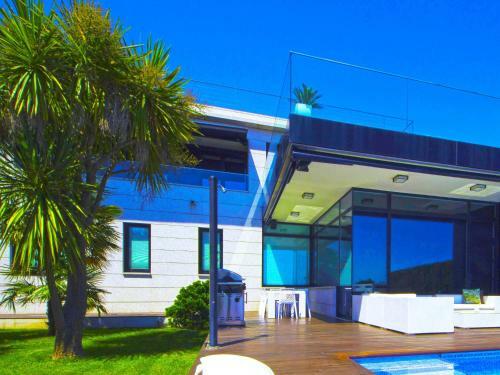 Panoramic Sea View Villa In Sanxenxo With Pool