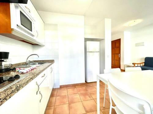 Apartamento Con Dos Dormitorios, Cerca de La Playa En Los Cancajos