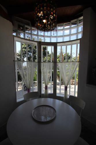 Sunny House, Chayofa