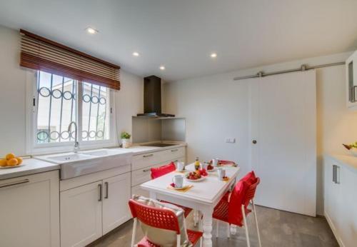 Alcanada Holiday Home Sleeps 5 With Pool And Air Con