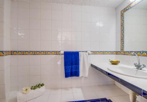 Alcanada Holiday Home Sleeps 5 With Pool And Air Con