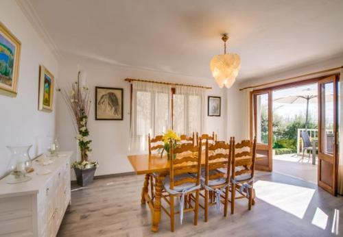 Alcanada Holiday Home Sleeps 7 With Wifi