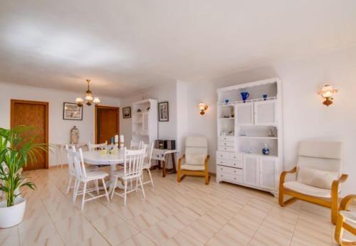 Alcanada Holiday Home Sleeps 6 With Wifi