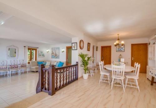 Alcanada Holiday Home Sleeps 6 With Wifi