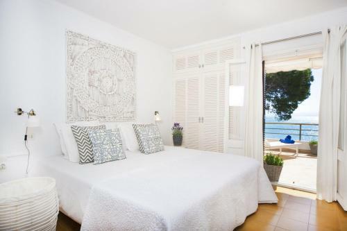 Alcanada Apartment Sleeps 4 With Air Con And Wifi