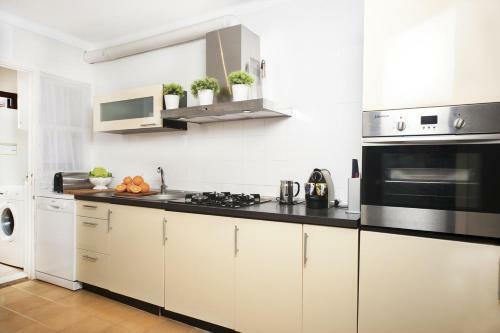 Alcanada Apartment Sleeps 4 With Air Con And Wifi