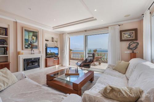 Alcanada Villa Sleeps 8 With Pool Air Con And Wifi